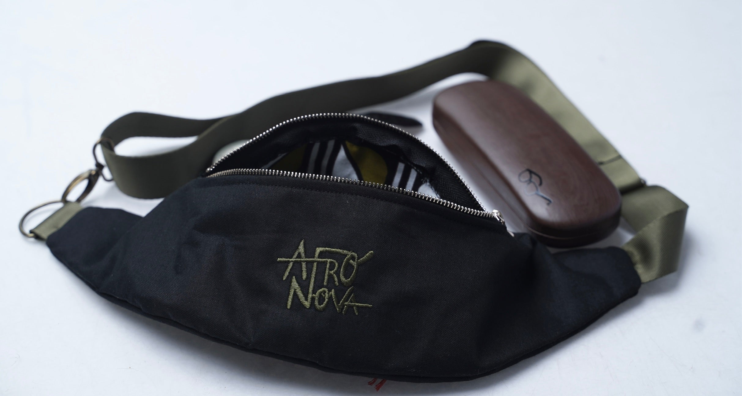 Basic Afro Nova waist bag black & green